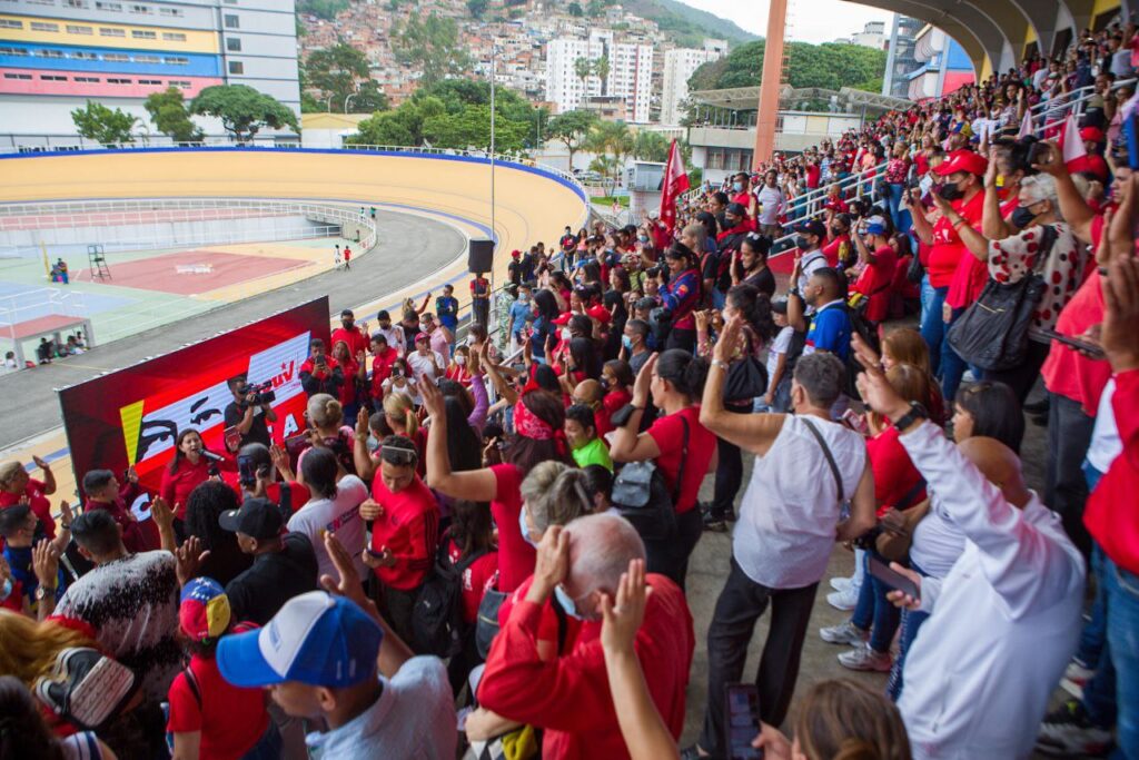 Sworn supporters of the PSUV in La Vega