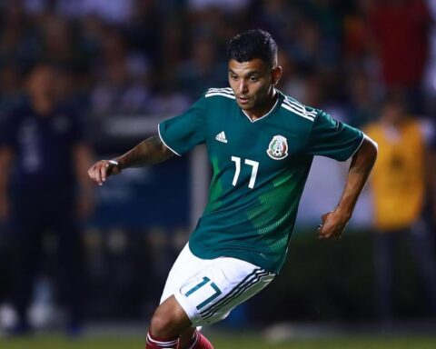 Tata Martino encourages Tecatito to work hard to reach the World Cup