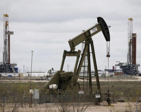 Petróleo de Texas abre con una subida del 0,17 %, hasta 90,65 dólares     