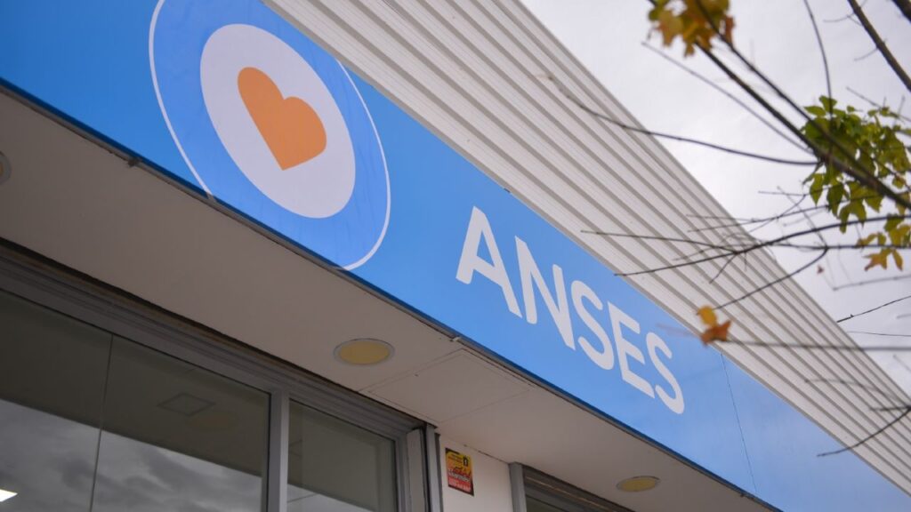 The ANSES made official the bonus and the 15% increase for retirees and pensioners