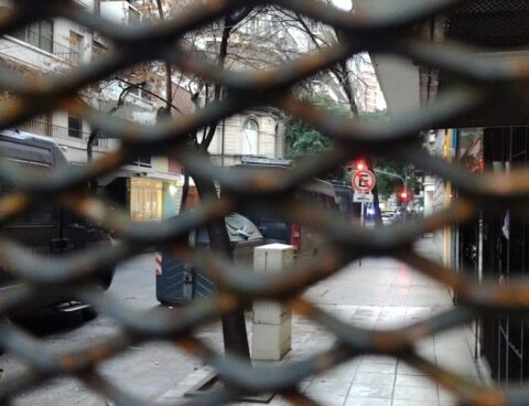 The Buenos Aires government arranged a perimeter fence in the house of the Vice President