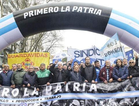 The CGT, the CTA and social movements arrived at Congress after marching from the Obelisk