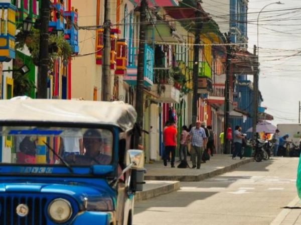 The Colombian people who are happy about the increases in the dollar