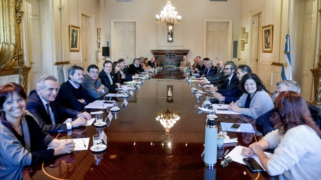 The President heads the cabinet meeting at Government House
