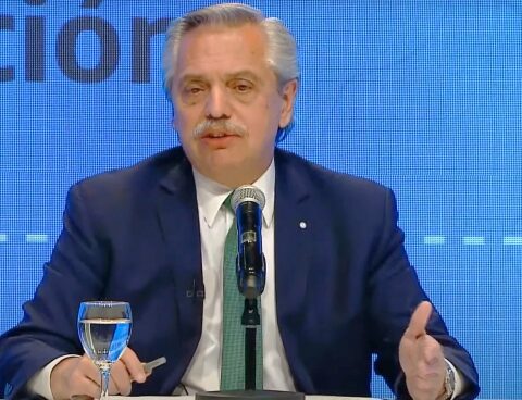 The President leads the inauguration ceremony of a road work in Escobar