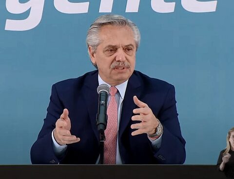 The President reviews works that will extend the Belgrano Sur train to Constitución