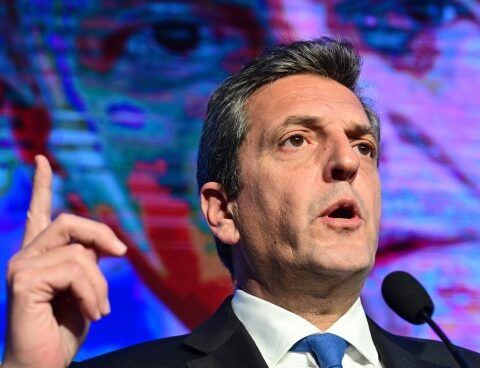 The axes of Massa's tour in the US: Investments, dollars, evaders and the agreement with the IMF