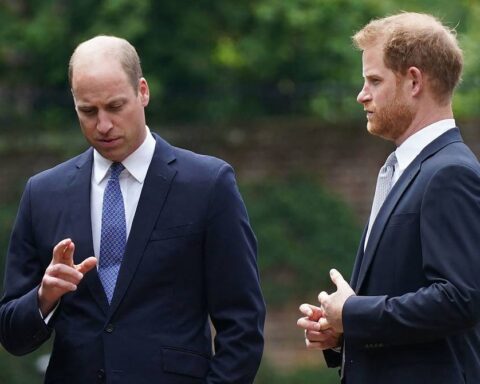 The broken harmony of Guillermo and Enrique, 25 years after the death of their mother