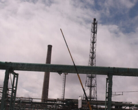 The director of the company, Richard Charamelo, accuses the president of FANCAP of setting up a circus