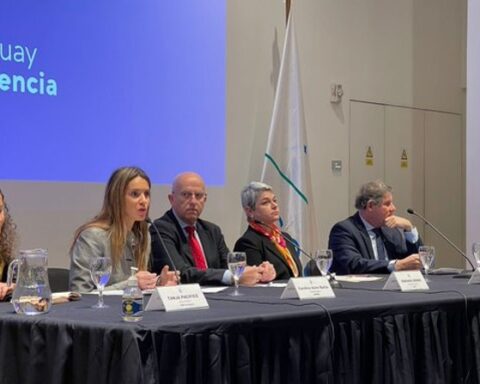 The government promotes an integration plan to serve migrants