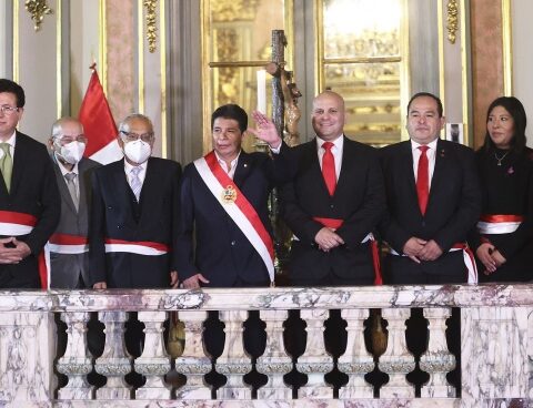 The president of Peru changed six ministers and rejected the resignation of the chief of staff