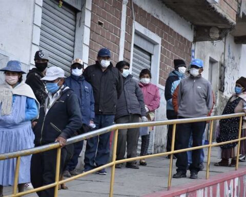 There are 2,556 new infected by covid in Bolivia and the emergency is focused on the trunk axis