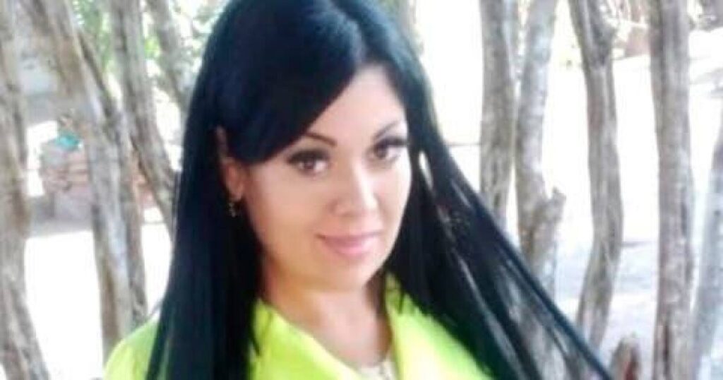 They find the lifeless body of Cándida Cristal, a journalist from Mazatlán, Sinaloa