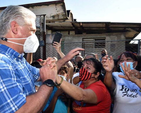 Revolucionarios, Régimen cubano, Cubanos