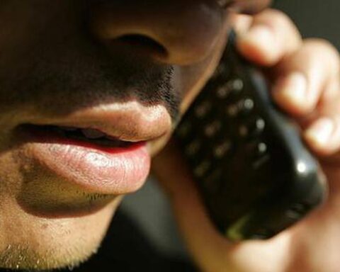 This is how you should react to an extortion call