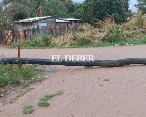 Torrential rains cause flooding in the provinces of Santa Cruz;  there is an orange alert due to the sudden entry of a cold front