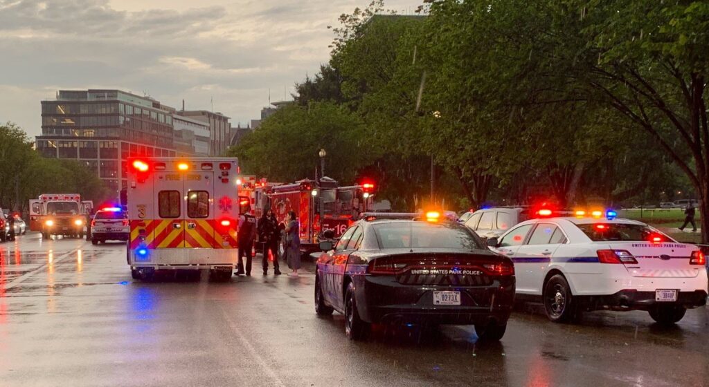 Antes de la llegada de los servicios de emergencias recibieron la asistencia de la Policía del parque y del Servicio Secreto, encargado de proteger la residencia presidencial. Foto: twitter.com/dcfireems