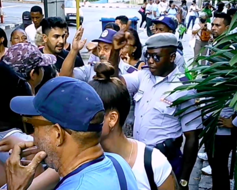 Cuba divisas dólares CADECA