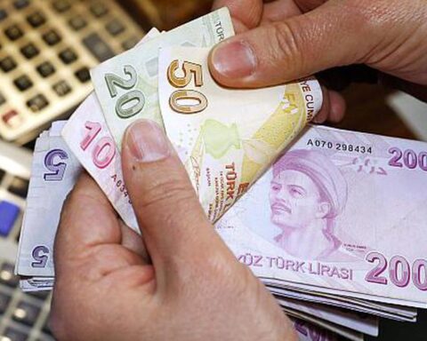 Turkey lowers interest rates one point, to 13%, despite inflation of almost 80%