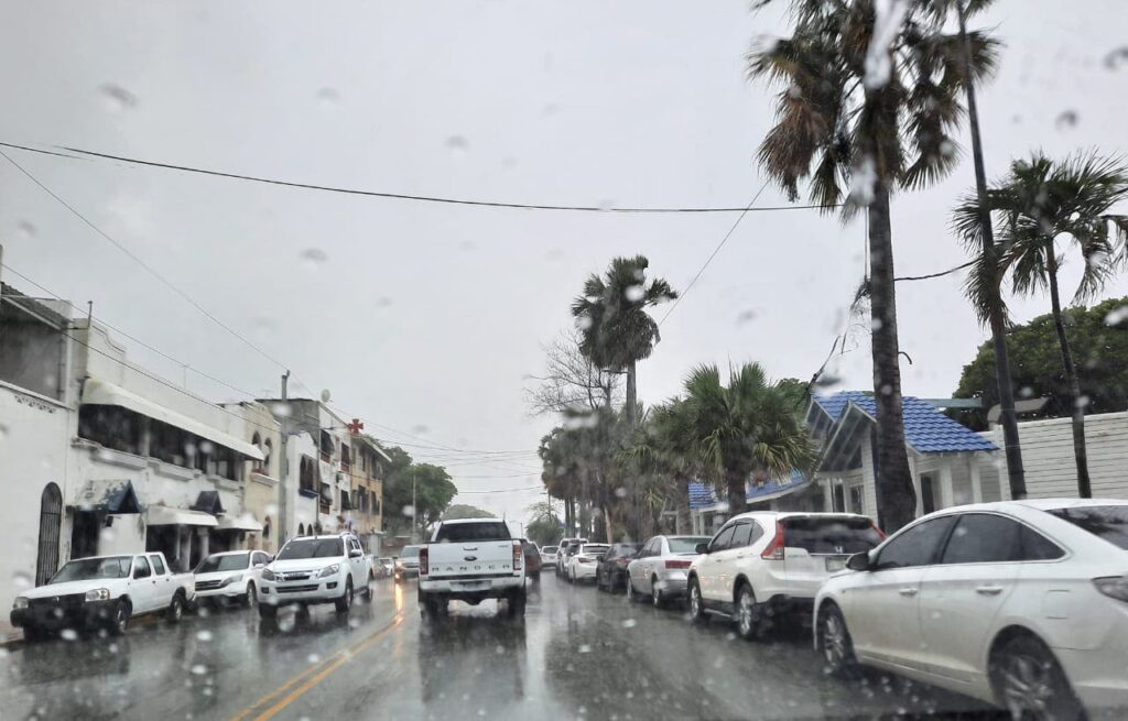 Seguirán los aguaceros este sábado por incidencia de vaguada, prevé Onamet