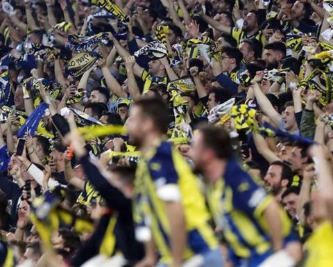 UEFA fines Fenerbahçe for fan chants in favor of Putin