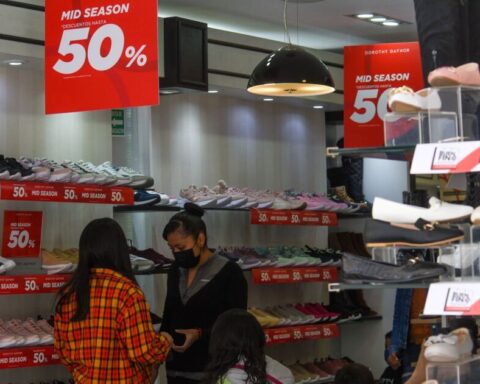 Unemployment rate falls to 3.2% in July