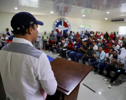 Union of Volteos de San Juan show support for Abel Martínez
