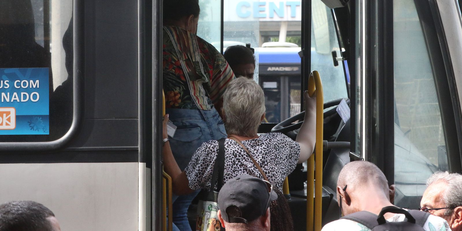 Urban buses lost 10.8 million passengers in 2021