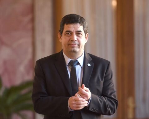 Velázquez renounces the presidential candidacy and the vice presidency