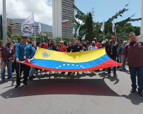 Venezuelans take to the streets against the kidnapping of national assets