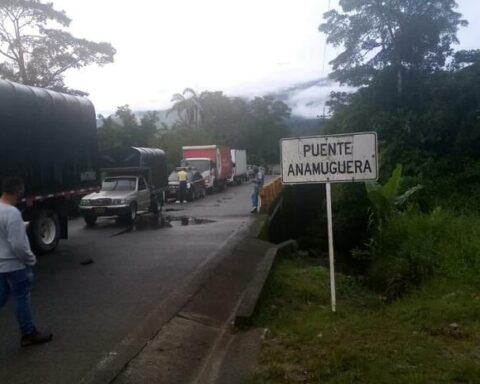 Via Risaralda-Chocó continues with passage restricted by landslides