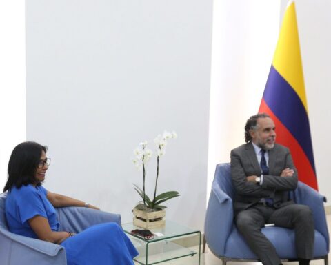 Vice President Rodríguez held a meeting with the Colombian ambassador