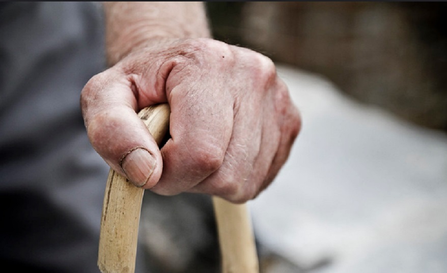 [Video] With a shotgun, 80-year-old grandfather injured a thief who tried to rob his store