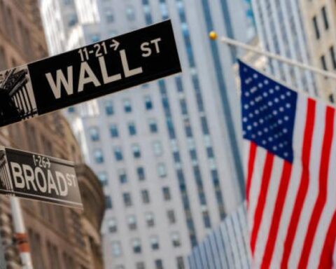 Wall Street ends higher confident in the US economy.