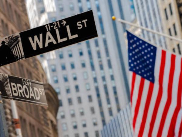 Wall Street ends higher confident in the US economy.