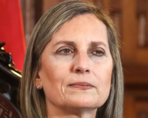 What did María del Carmen Alva, former president of Congress, say to Isabel Cortez?