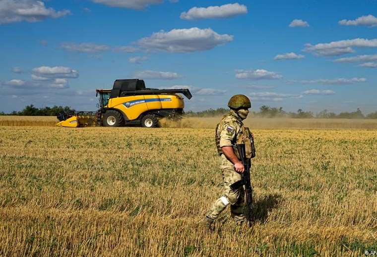 What fate befalls Russian soldiers who refuse to fight in Ukraine?