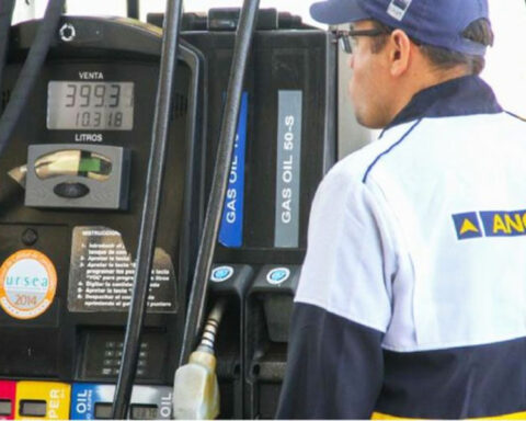 What place does Uruguay occupy among those who have the cheapest fuel in America