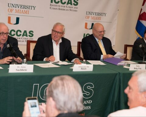 Universidades, Cubanos