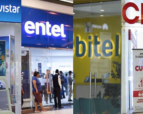 Which mobile operator gained and lost the most lines in July?