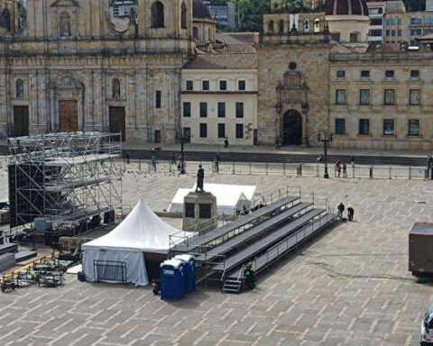 Will there be dry law on Sunday for the possession of Gustavo Petro?