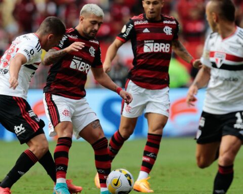With no victories in the Brazilian Nationals, São Paulo faces Flamengo at home