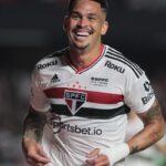 With one less, São Paulo holds América-MG and advances in the Copa do Brasil