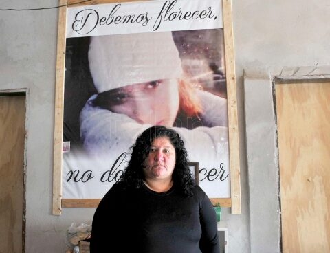 With the image of Johana in Court, they demand the clarification of the femicide