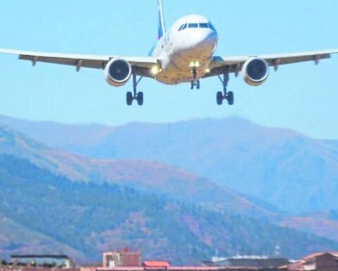 Woman gives birth to baby on flight from Lima to Juliaca