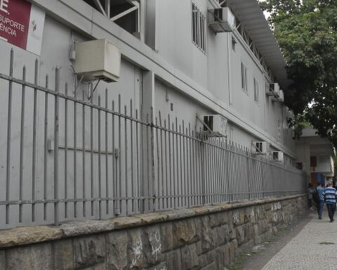 Woman victim of medical error in surgery leaves hospital in Rio