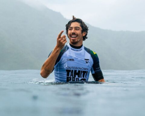 Yago Dora advances straight and sends Ítalo to the repechage in Tahiti