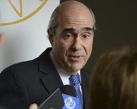 Young people linked to INAU will have access to their first work experience at service stations