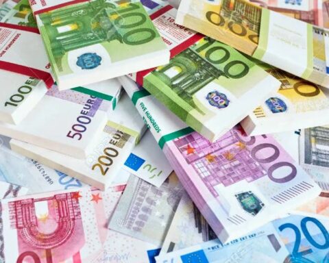 Tasa de cambio del dólar y euro en los bancos de RD para el 15 de septiembre