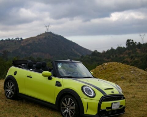 2023 Mini Cooper S Convertible Sidewalk: In Search of the Spotlight